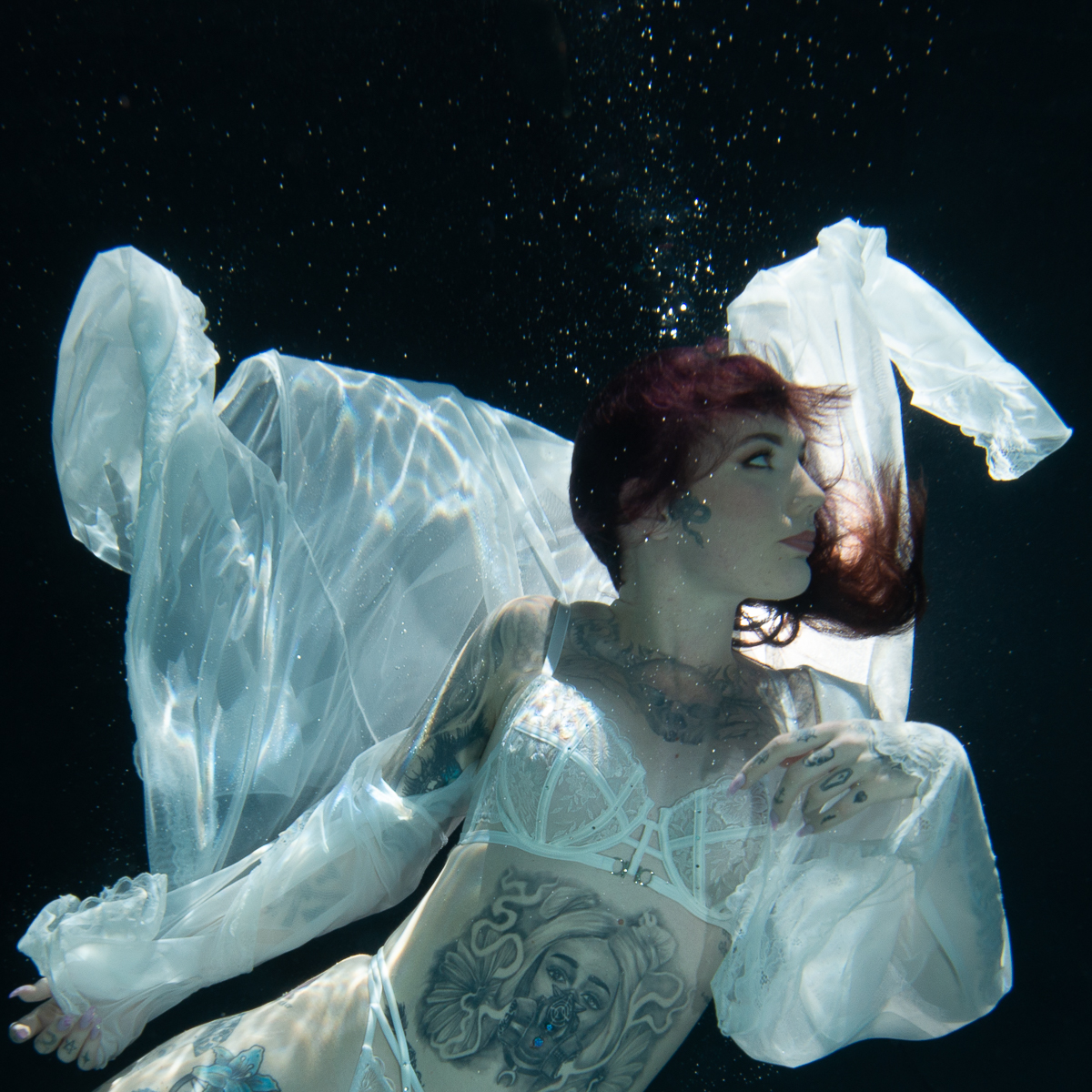 Before and after editng underwater portrait in lightroom
